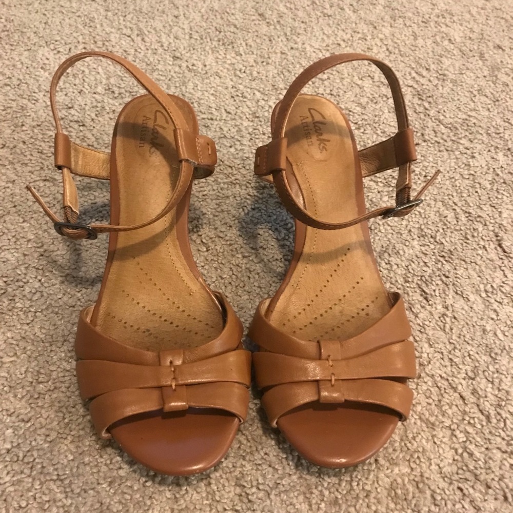 Clarks Sandals Tan (gently preowned) 7.5 OR 8